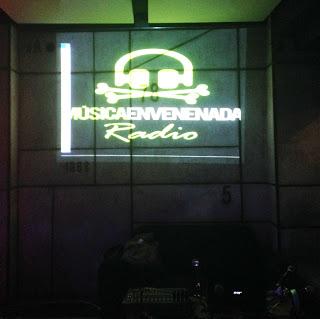 Crónica: 100 programas de Música Envenenada, radio y música en directo por el mismo precio Crónica: 100 programas de Música Envenenada, radio y música en directo por el mismo precio