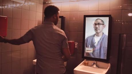 Una experiencia en el WC que te quitará las ganas de conducir borracho we save lives tiempodepublicidad