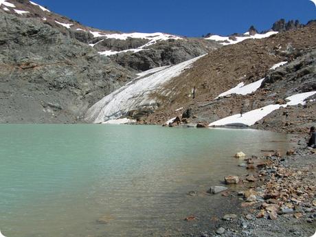 Refugio Hielo Azul (El Bolsón) en medio de lengas achaparradas y  pedreros