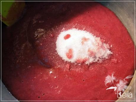 Tarta opera con muselina de pistachos y ganache de cerezas Tarta opera con muselina de pistachos y ganache de cerezas