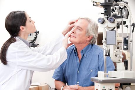 prevenir DMAE oftalmólogo
