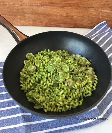 FUSILLI CON CHIRLAS Y PESTO DE ESPINACAS