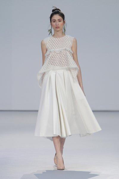 Las transparencias son las verdaderas protagonistas en los vestidos de novia 2017 de Pol Nuñez Las transparencias son las verdaderas protagonistas en los vestidos de novia 2017 de Pol Nuñez