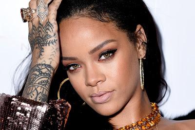 Rihanna nos presenta vídeo para 'Needed Me'