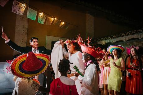 novios-fiesta-fotografo-boda-pirineos