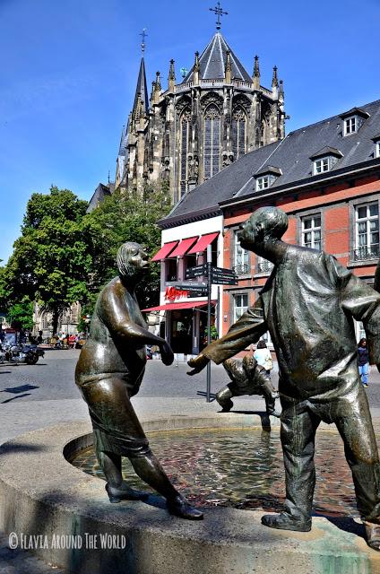 Vista de la catedral desde el parque de Elisenbrunnen Vista de la catedral desde el parque de Elisenbrunnen