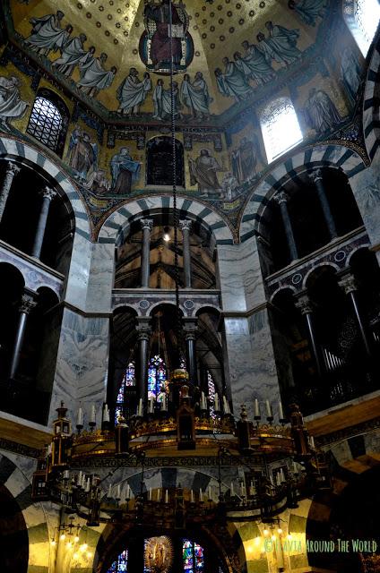 Interior de la catedral de Aachen Interior de la catedral de Aachen