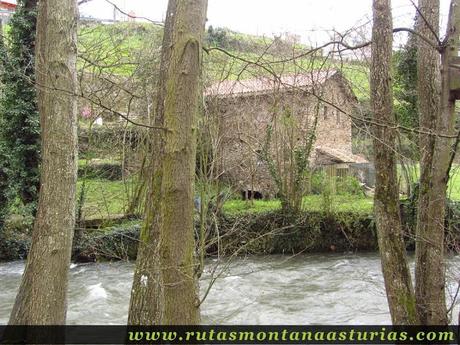 Molino junto río Naviegu