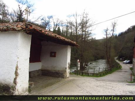 Ermita junto paseo del Vino