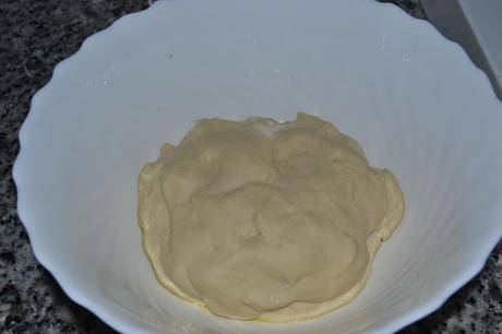 Pizza de cuatro quesos con semillas de amapola Pizza de cuatro quesos con semillas de amapola