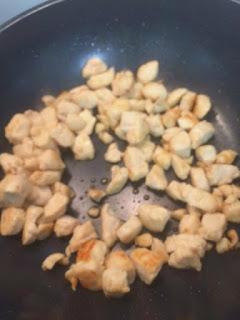 NOODLES CON GAMBAS, POLLO , BIMIS Y SETAS NOODLES CON GAMBAS, POLLO , BIMIS Y SETAS