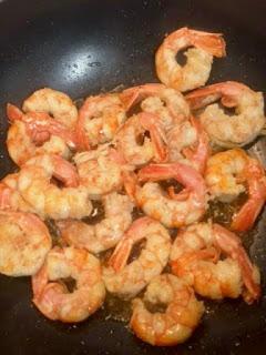 NOODLES CON GAMBAS, POLLO , BIMIS Y SETAS NOODLES CON GAMBAS, POLLO , BIMIS Y SETAS