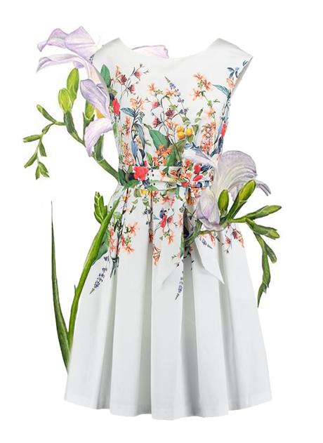 Vestidos envueltos en miles de flores