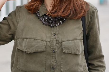 Esperando, con mochila y zapatillas Esperando, con mochila y zapatillas