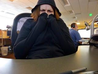 El termostato de mujeres y hombres en la oficina. El termostato de mujeres y hombres en la oficina.