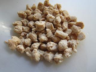 SOJA TEXTURIZADA CON CURRY CREMOSO DE ALMENDRAS SOJA TEXTURIZADA CON CURRY CREMOSO DE ALMENDRAS