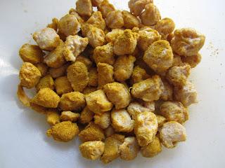 SOJA TEXTURIZADA CON CURRY CREMOSO DE ALMENDRAS SOJA TEXTURIZADA CON CURRY CREMOSO DE ALMENDRAS