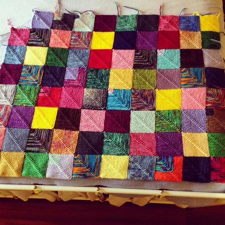 2463.- Scrappy yarn blankets