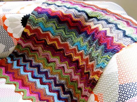 2463.- Scrappy yarn blankets