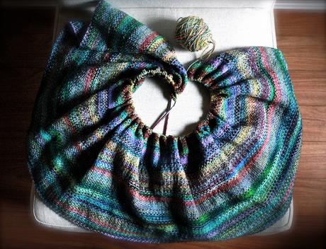 2463.- Scrappy yarn blankets