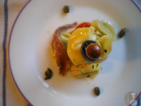 Pintxo de tortelloni relleno de ricotta con espinacas 