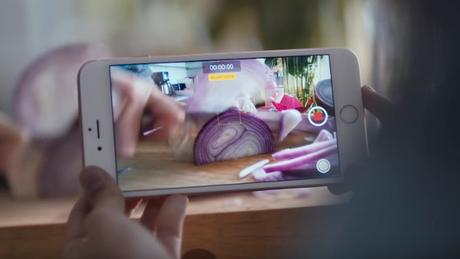 El vídeo de una cebolla se vuelve viral en este peculiar anuncio de Apple El vídeo de una cebolla se vuelve viral en este peculiar anuncio de Apple