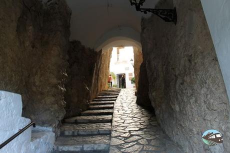 El tunel de acceso al castillo