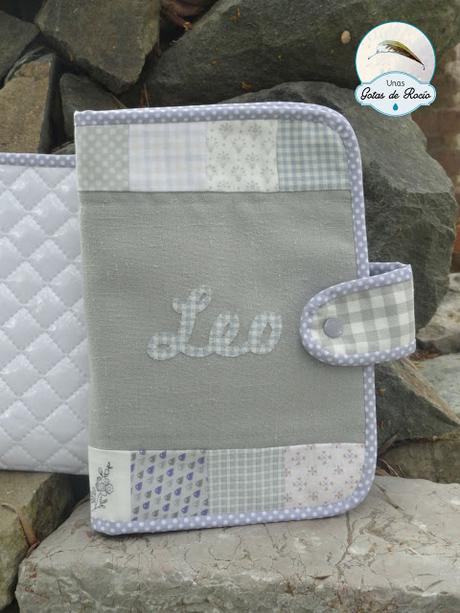 Bebé en gris. Bebé en gris.