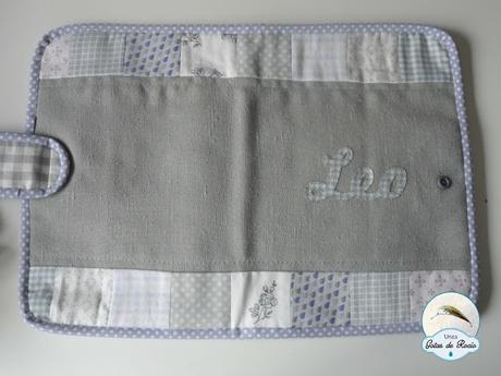 Bebé en gris. Bebé en gris.