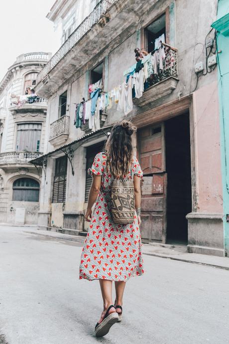 Cuba-La_Habana_Vieja-Hearts_Dress-Styled_By_Me-Aloha_Espadrilles-Outfit-Street_Style-Dress-Backpack-40
