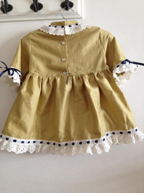 VESTIDO BEBÉ CON UNA FUNDA DE COJÍN DE IKEA VESTIDO BEBÉ CON UNA FUNDA DE COJÍN DE IKEA