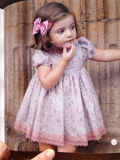 VESTIDO BEBÉ CON UNA FUNDA DE COJÍN DE IKEA VESTIDO BEBÉ CON UNA FUNDA DE COJÍN DE IKEA