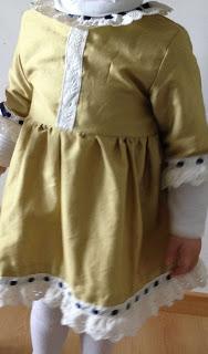 VESTIDO BEBÉ CON UNA FUNDA DE COJÍN DE IKEA VESTIDO BEBÉ CON UNA FUNDA DE COJÍN DE IKEA