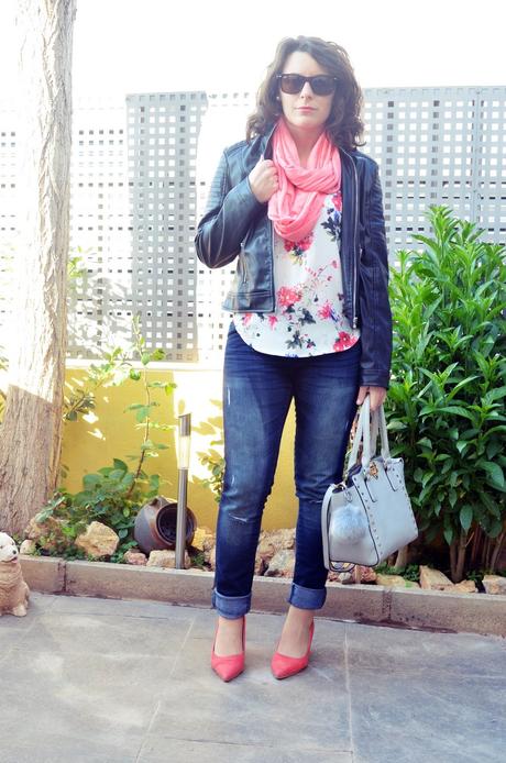 Bolso gris con tachuelas Bolso gris con tachuelas_outfit_mivestidoazul (7)