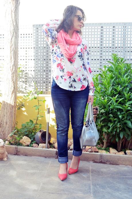 Bolso gris con tachuelas Bolso gris con tachuelas_outfit_mivestidoazul (5)