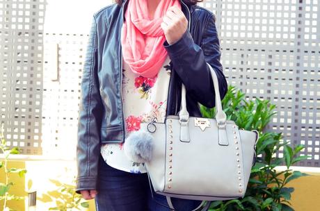 Bolso gris con tachuelas Bolso gris con tachuelas_outfit_mivestidoazul (9)
