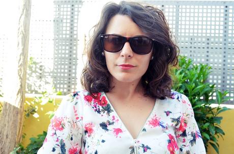 Bolso gris con tachuelas Bolso gris con tachuelas_outfit_mivestidoazul (12)