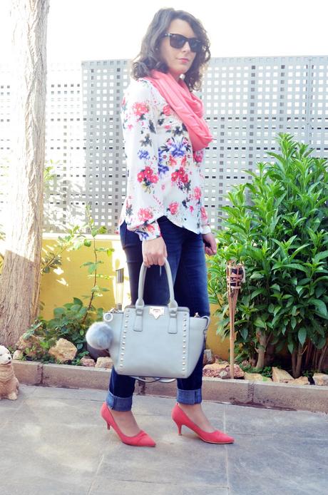 Bolso gris con tachuelas Bolso gris con tachuelas_outfit_mivestidoazul (6)