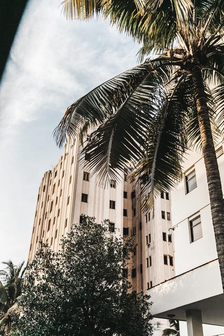 El Vedado Cuba_La_habana-Striped_Blouse-Isabel_Marant_Shoes-Vintage_Chanel-Outfit-StreetStyle-13
