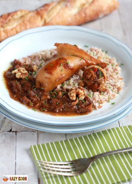 Chipirones encebollados rellenos de sus aletas, gambas y nueces de California. Receta