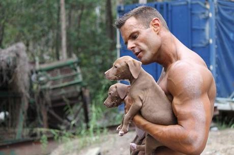 Calendario de los bomberos australianos: chicos guapos y cachorros. Calendario bomberos australianos