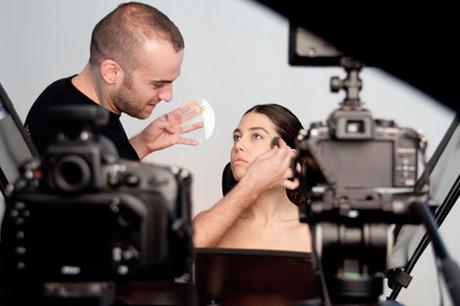 5 Tips básicos para fotógrafos: Cómo maquillar modelos para una sesión fotográfica, sin maquilladora