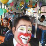 La historia del Chofer de autobús que regala sonrisas La historia del Chofer de autobús que regala sonrisas
