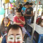 La historia del Chofer de autobús que regala sonrisas La historia del Chofer de autobús que regala sonrisas