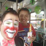 La historia del Chofer de autobús que regala sonrisas La historia del Chofer de autobús que regala sonrisas