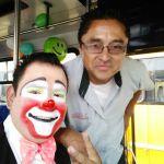 La historia del Chofer de autobús que regala sonrisas La historia del Chofer de autobús que regala sonrisas