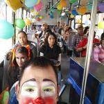 La historia del Chofer de autobús que regala sonrisas La historia del Chofer de autobús que regala sonrisas