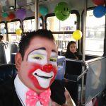 La historia del Chofer de autobús que regala sonrisas La historia del Chofer de autobús que regala sonrisas