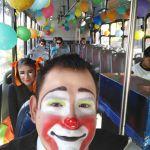 La historia del Chofer de autobús que regala sonrisas La historia del Chofer de autobús que regala sonrisas