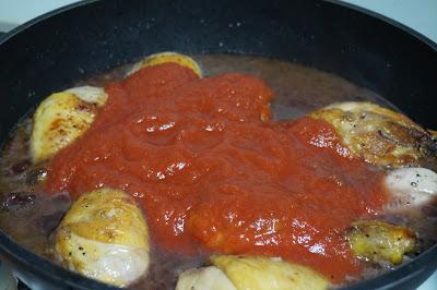 Jamoncitos de pollo al vino tinto Jamoncitos de pollo al vino tinto